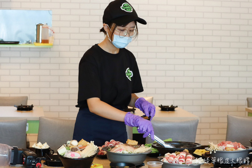 新竹竹北平價小火鍋推薦!鍋賣局百元小火鍋,內用自助吧無限供應免費吃到飽,兩人同行開鍋送肉片