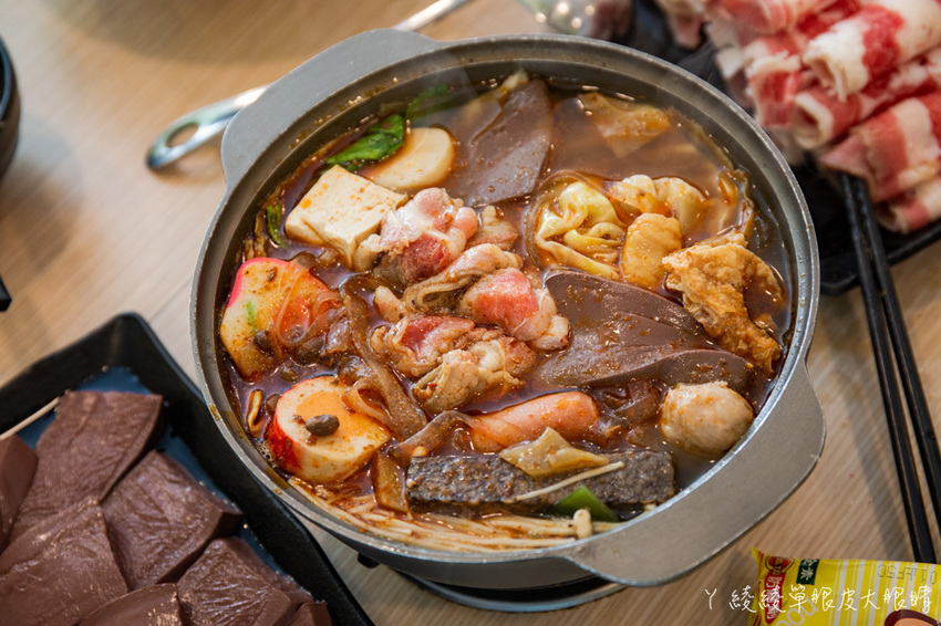 新竹竹北平價小火鍋推薦!鍋賣局百元小火鍋,內用自助吧無限供應免費吃到飽,兩人同行開鍋送肉片