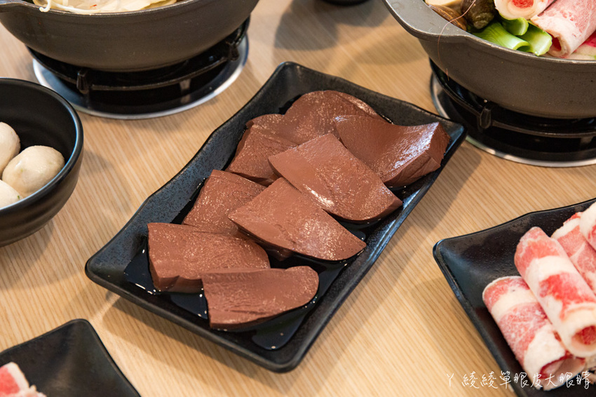 新竹竹北平價小火鍋推薦!鍋賣局百元小火鍋,內用自助吧無限供應免費吃到飽,兩人同行開鍋送肉片