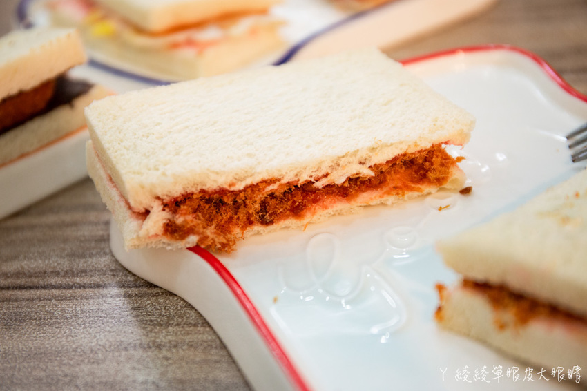 新竹竹北早午餐推薦抓飛機早安食堂！穿上學校制服，帶你乘坐時光機回到六七年級生的年代