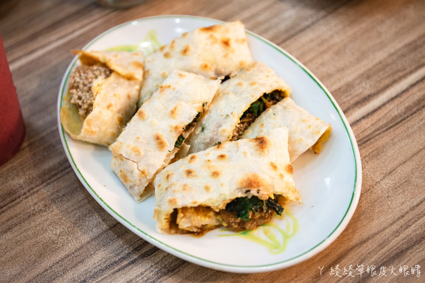 新竹竹北早午餐推薦抓飛機早安食堂！穿上學校制服，帶你乘坐時光機回到六七年級生的年代