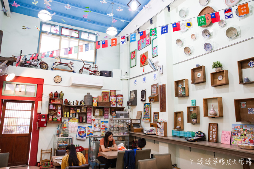 新竹竹北早午餐推薦抓飛機早安食堂！穿上學校制服，帶你乘坐時光機回到六七年級生的年代