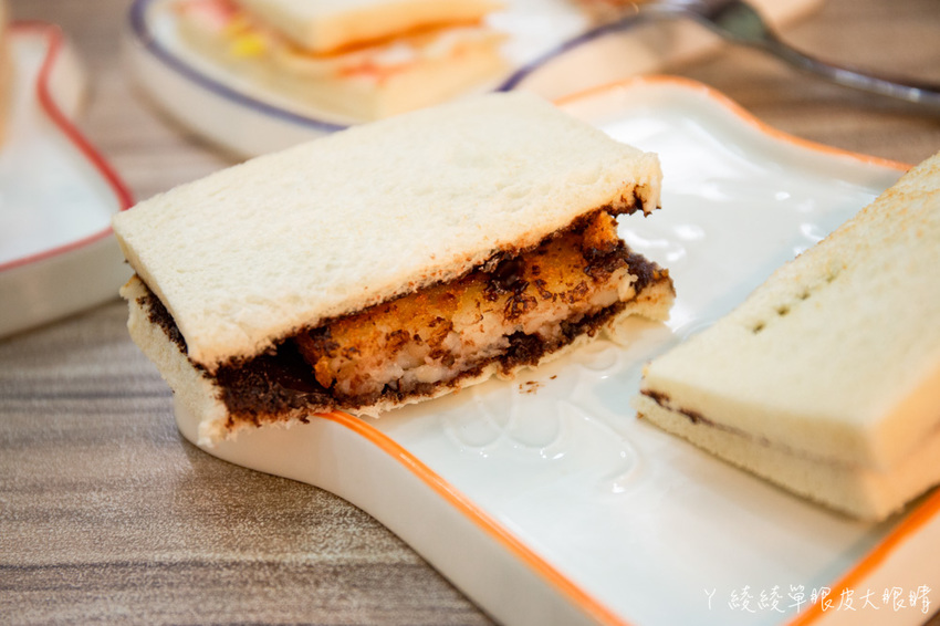 新竹竹北早午餐推薦抓飛機早安食堂！穿上學校制服，帶你乘坐時光機回到六七年級生的年代