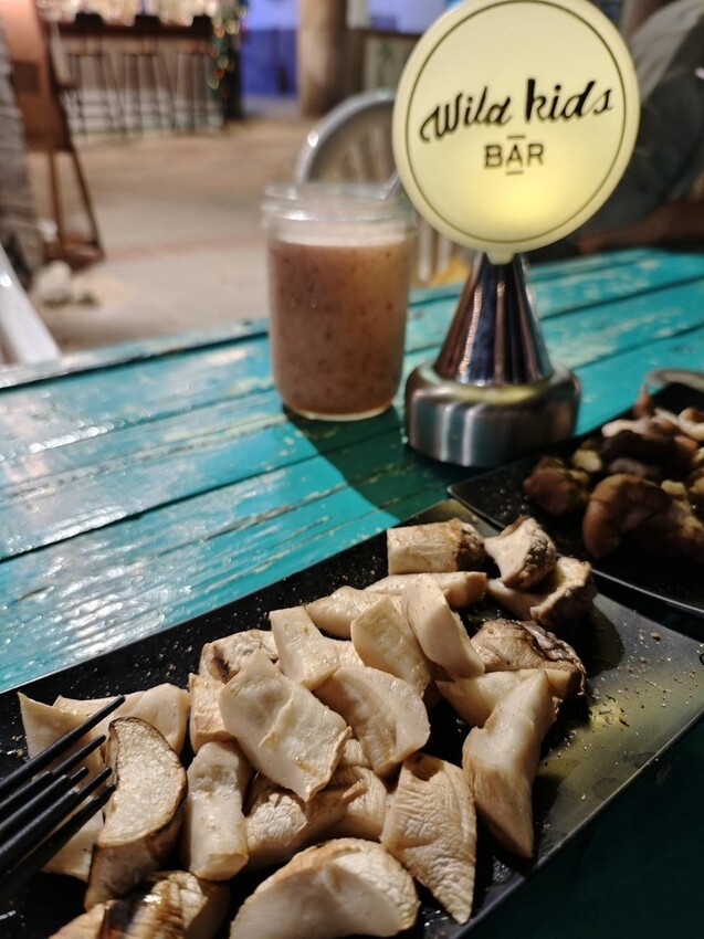 13558.jpg - 【墾丁.南灣】望海吃燒烤氛圍感十足。野孩子WILD KID BAR來杯調酒搭配燒烤