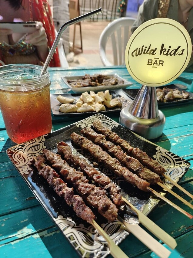 13556.jpg - 【墾丁.南灣】望海吃燒烤氛圍感十足。野孩子WILD KID BAR來杯調酒搭配燒烤
