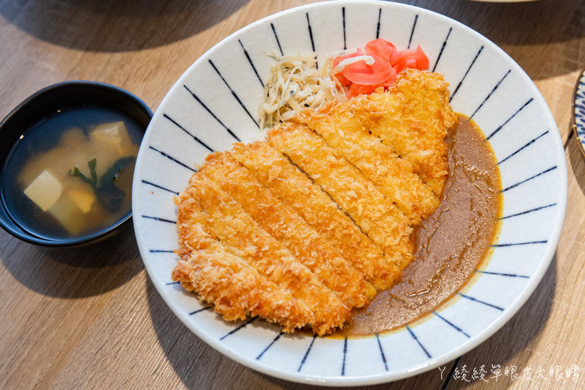 新竹東門市場美食推薦樂陽食堂！來自竹北的平價日式咖哩豬排飯，百元上下就可以吃到的新竹美食