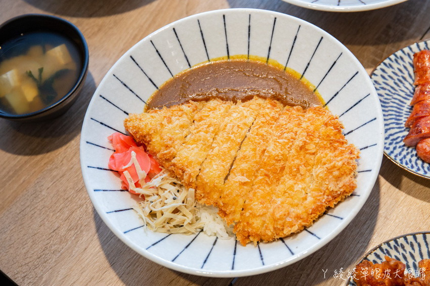 新竹東門市場美食推薦樂陽食堂！來自竹北的平價日式咖哩豬排飯，百元上下就可以吃到的新竹美食