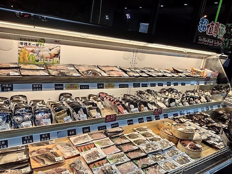 初嘛超市鍋物 八德店 海鮮與火鍋料區