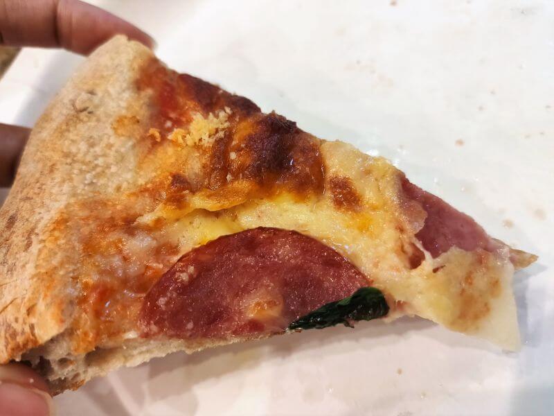 黑火山披薩 義式臘腸起司