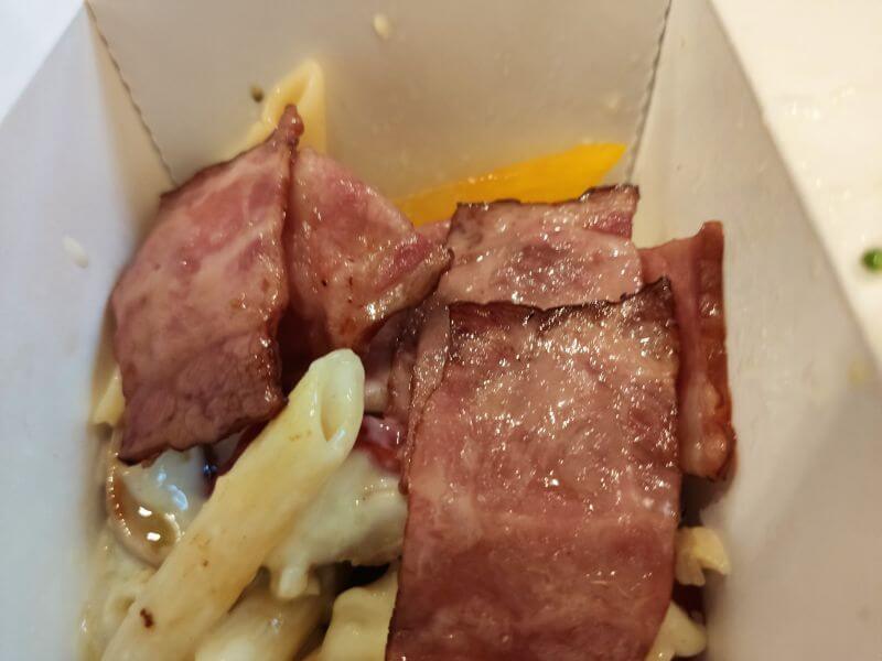 黑火山披薩 奶油培根筆尖麵