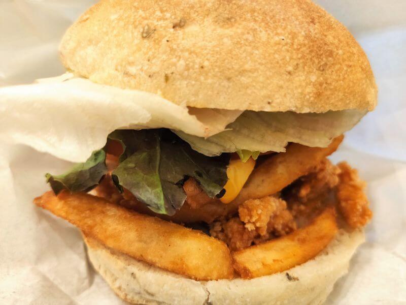 黑火山披薩 炸肉薯條巧巴達堡