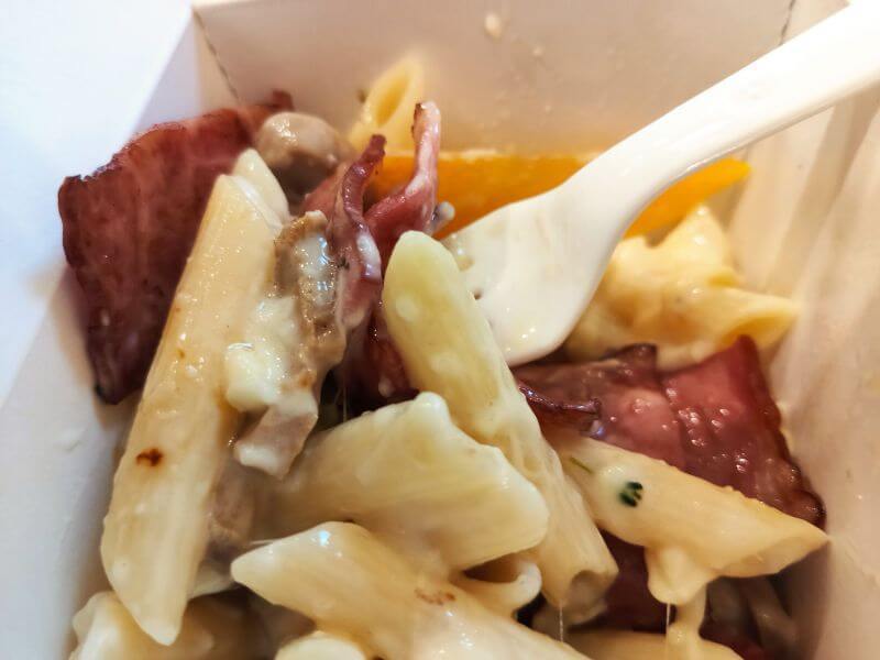 黑火山披薩 奶油培根筆尖麵