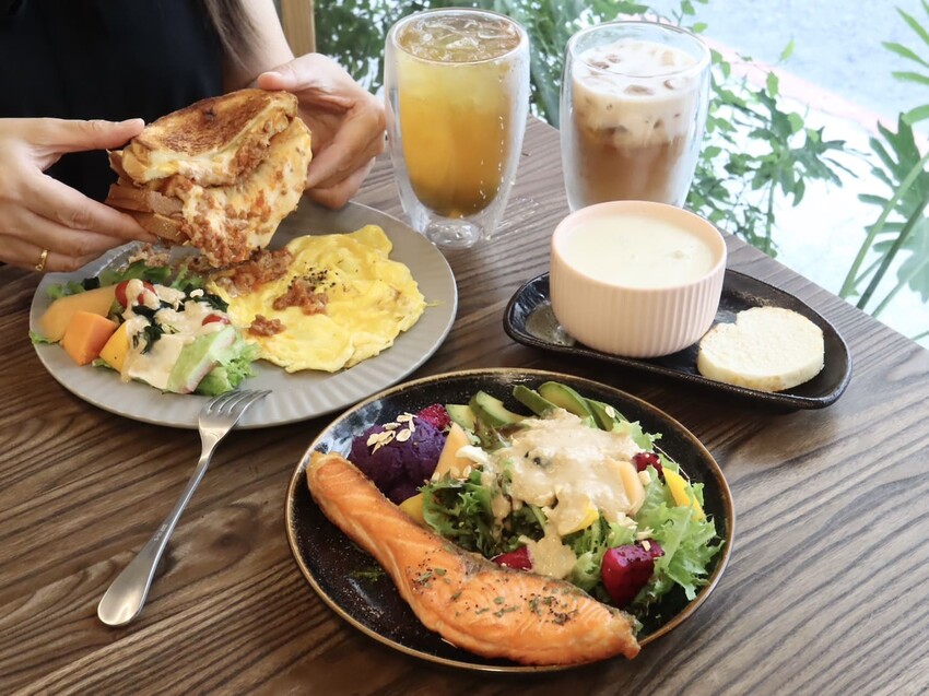 阿飛Brunch｜三訪愛店台中車站周邊人氣大份量早午餐，必點流心熱壓吐司 – 艾瑞絲的吃貨日常