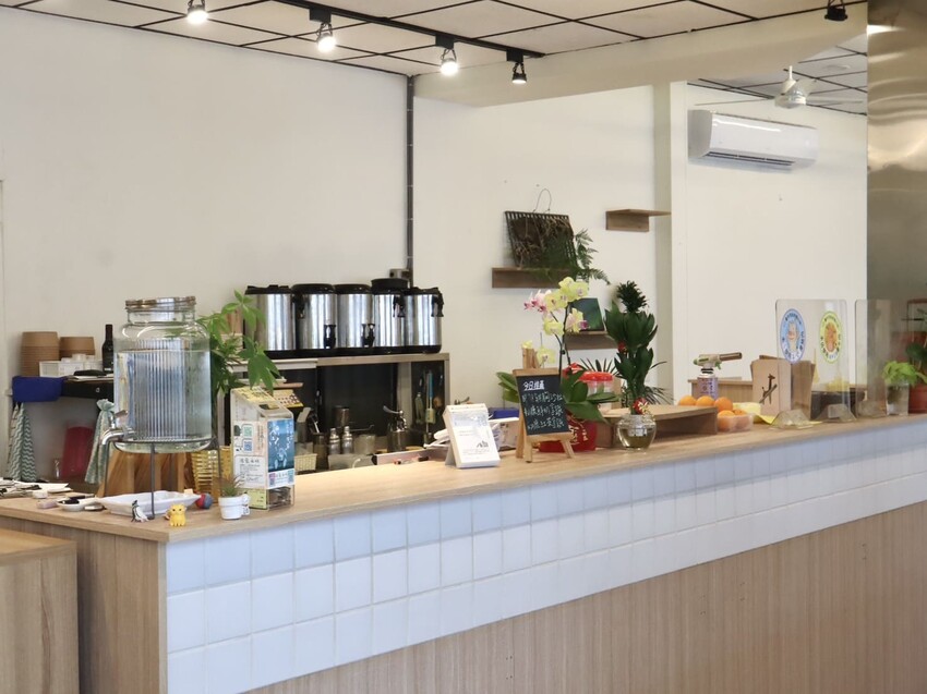 阿飛Brunch｜三訪愛店台中車站周邊人氣大份量早午餐，必點流心熱壓吐司 – 艾瑞絲的吃貨日常