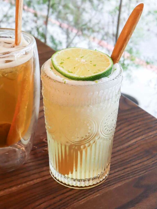 阿飛Brunch｜台中車站周邊人氣早午餐，必點流心熱壓吐司和沙拉盤。寵物友善 – 艾瑞絲的吃貨日常