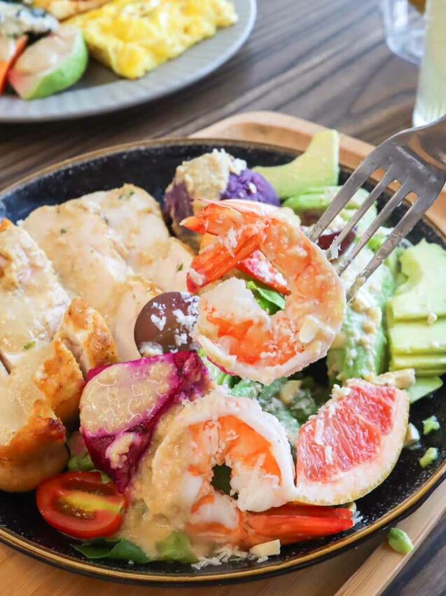 阿飛Brunch｜台中車站周邊人氣早午餐，必點流心熱壓吐司和沙拉盤。寵物友善 – 艾瑞絲的吃貨日常