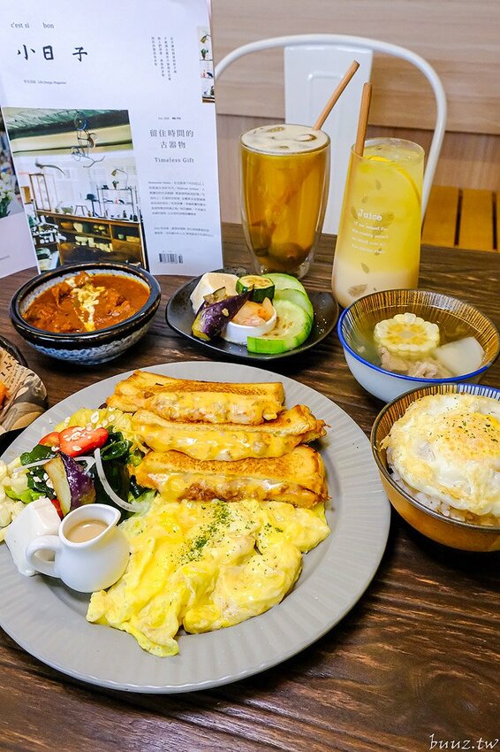 流心起司肉醬吐司，巷弄人氣早午餐，阿飛早午餐環境融入南洋風，香料燉肉辣香帶勁！