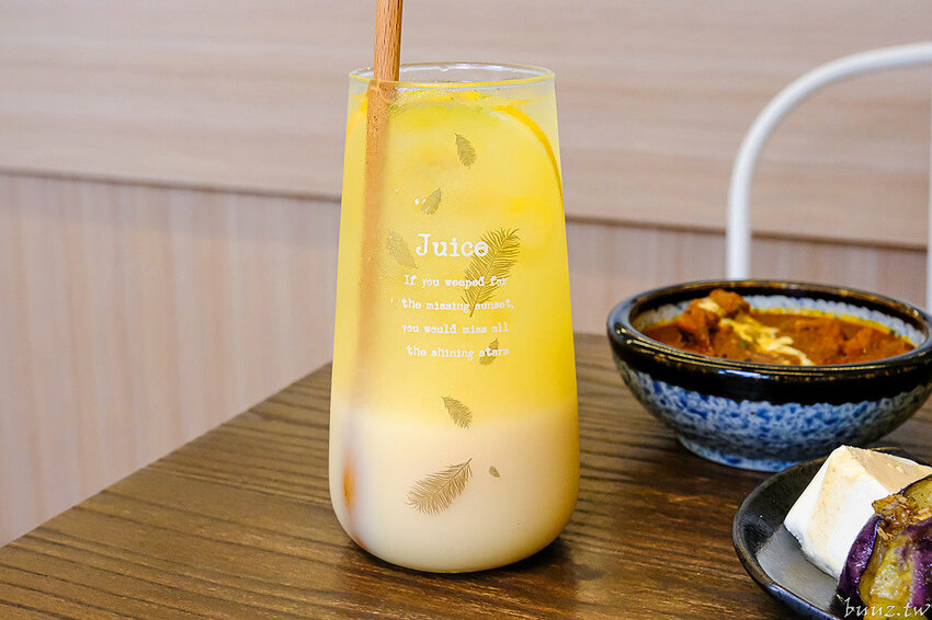 流心起司肉醬吐司，巷弄人氣早午餐，阿飛早午餐環境融入南洋風，香料燉肉辣香帶勁！