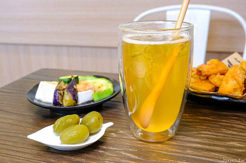 流心起司肉醬吐司，巷弄人氣早午餐，阿飛早午餐環境融入南洋風，香料燉肉辣香帶勁！