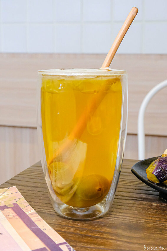 流心起司肉醬吐司，巷弄人氣早午餐，阿飛早午餐環境融入南洋風，香料燉肉辣香帶勁！