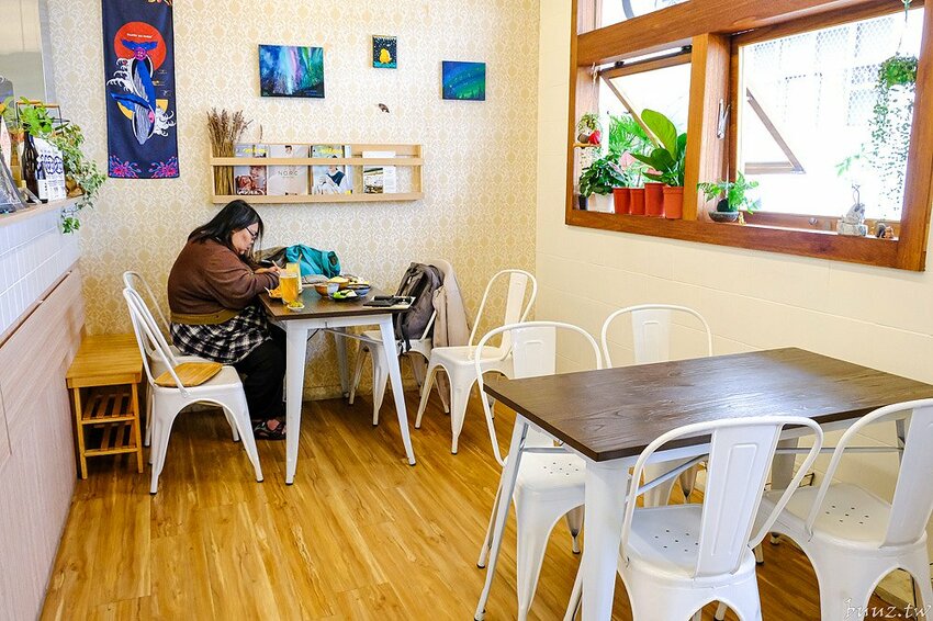 流心起司肉醬吐司，巷弄人氣早午餐，阿飛早午餐環境融入南洋風，香料燉肉辣香帶勁！