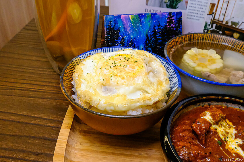 流心起司肉醬吐司，巷弄人氣早午餐，阿飛早午餐環境融入南洋風，香料燉肉辣香帶勁！