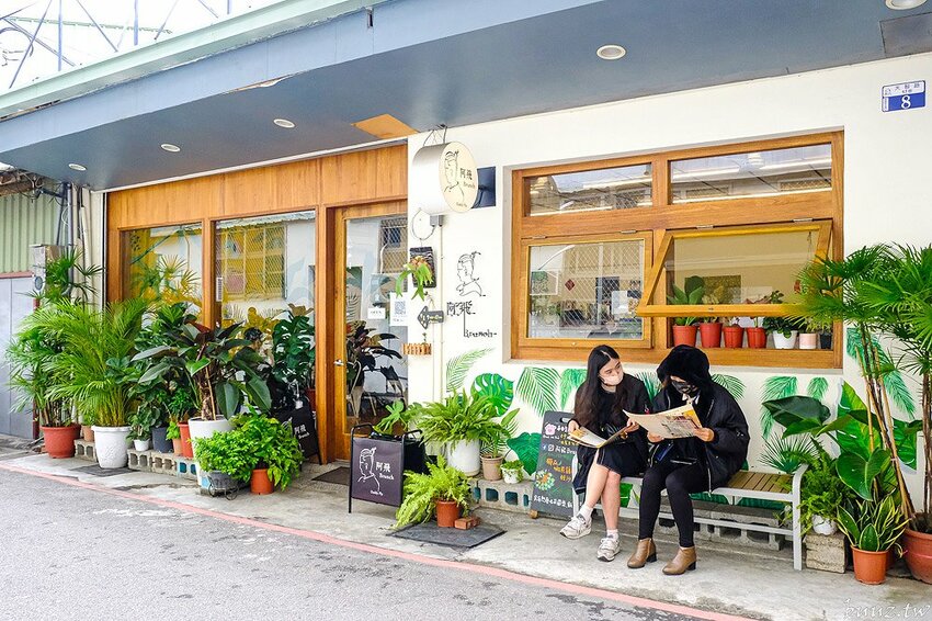 流心起司肉醬吐司，巷弄人氣早午餐，阿飛早午餐環境融入南洋風，香料燉肉辣香帶勁！