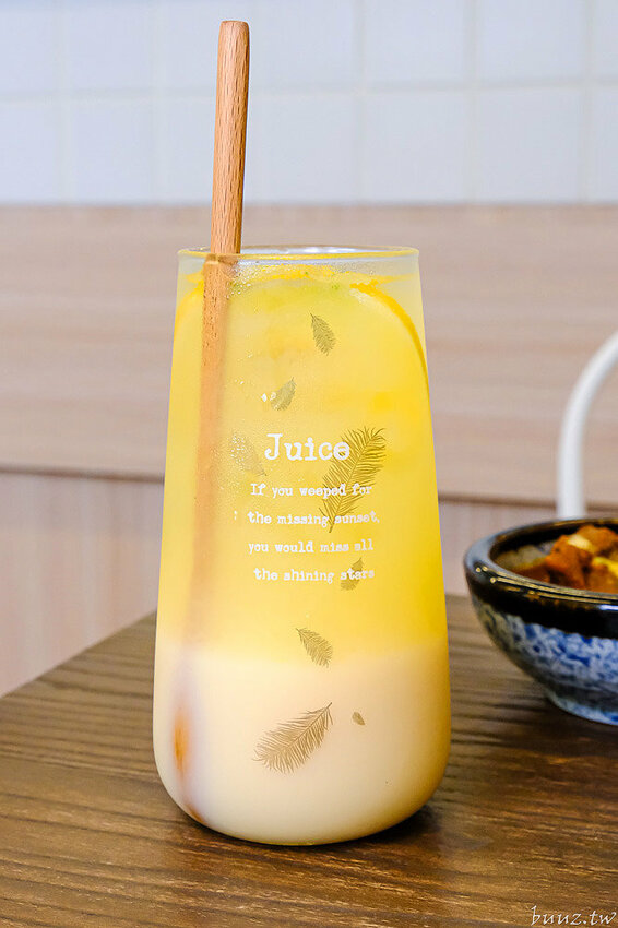 流心起司肉醬吐司，巷弄人氣早午餐，阿飛早午餐環境融入南洋風，香料燉肉辣香帶勁！