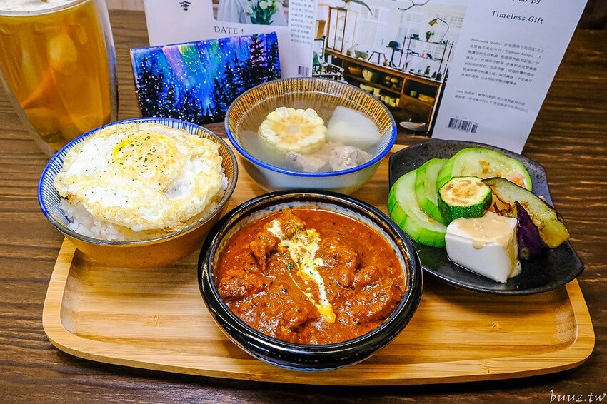 流心起司肉醬吐司，巷弄人氣早午餐，阿飛早午餐環境融入南洋風，香料燉肉辣香帶勁！