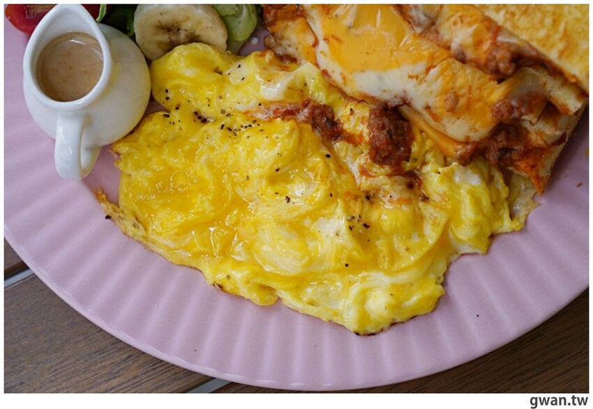 肉塊份量超大方，軟嫩好入口，這間地點超隱密，第一次來搞不好會迷路！