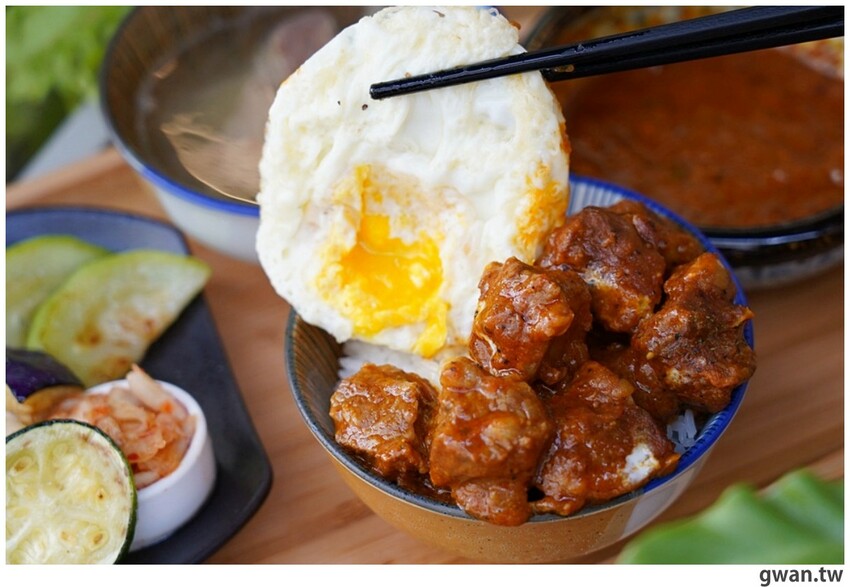 肉塊份量超大方，軟嫩好入口，這間地點超隱密，第一次來搞不好會迷路！