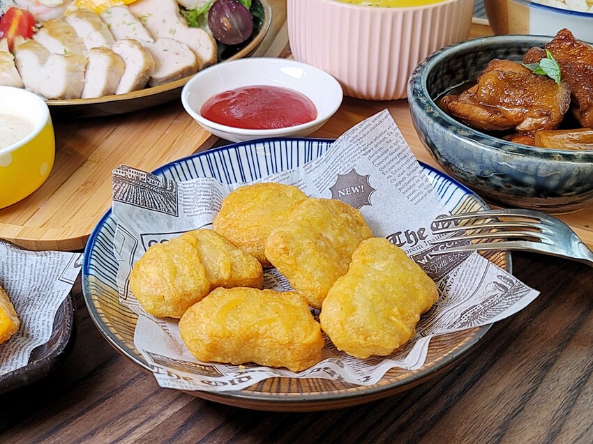 隱藏在巷仔內的低調人氣早午餐，超澎湃繽紛溫沙拉，限量經典三杯雞通通必點，早午餐就是要吃的夠滿足！