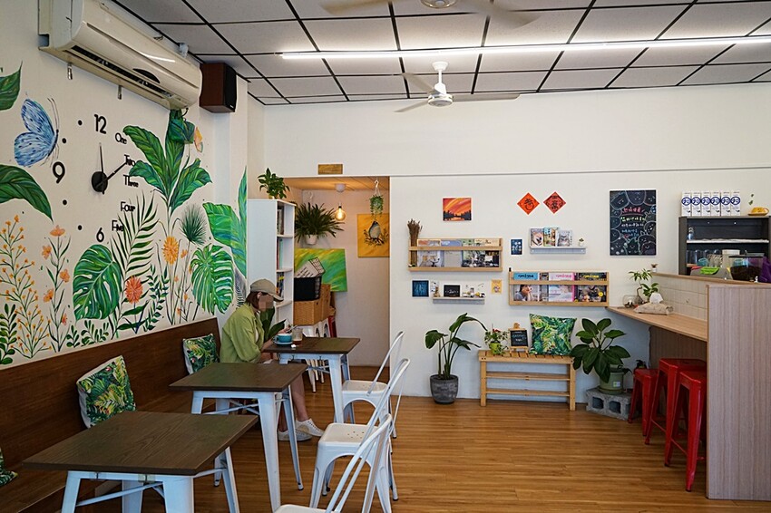 隱藏在巷仔內的低調人氣早午餐，超澎湃繽紛溫沙拉，限量經典三杯雞通通必點，早午餐就是要吃的夠滿足！