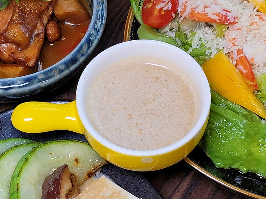 隱藏在巷仔內的低調人氣早午餐，超澎湃繽紛溫沙拉，限量經典三杯雞通通必點，早午餐就是要吃的夠滿足！