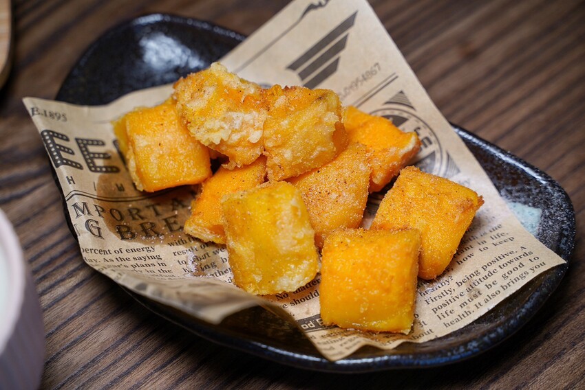 【阿飛Brunch】台中巷弄裡的療癒系早午餐店,大份量餐點兼具顏值與美味!必點帕瑪森軟法拼盤、酪梨香煎雞胸肉輕沙拉!鄰近台中火車站、大魯閣新時代購物中心 - 阿華田的美食日記