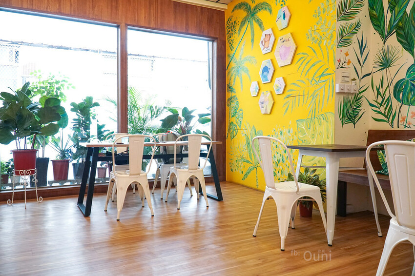 阿飛Brunch│台中早午餐推薦。繽紛觀葉植物躍然牆上，綠意相伴享受美食慢慢吃