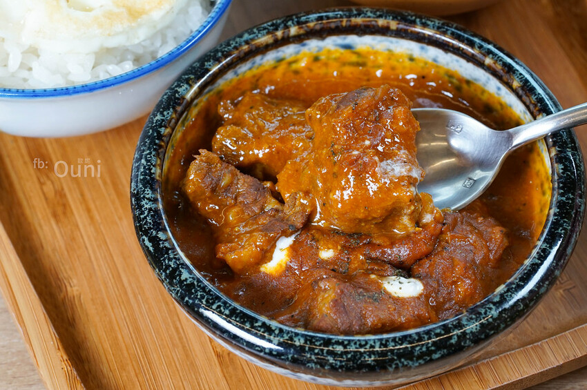 阿飛Brunch│台中早午餐推薦。繽紛觀葉植物躍然牆上，綠意相伴享受美食慢慢吃