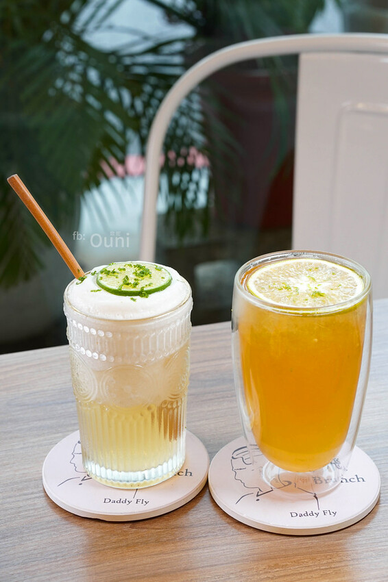 阿飛Brunch│台中早午餐推薦。繽紛觀葉植物躍然牆上，綠意相伴享受美食慢慢吃