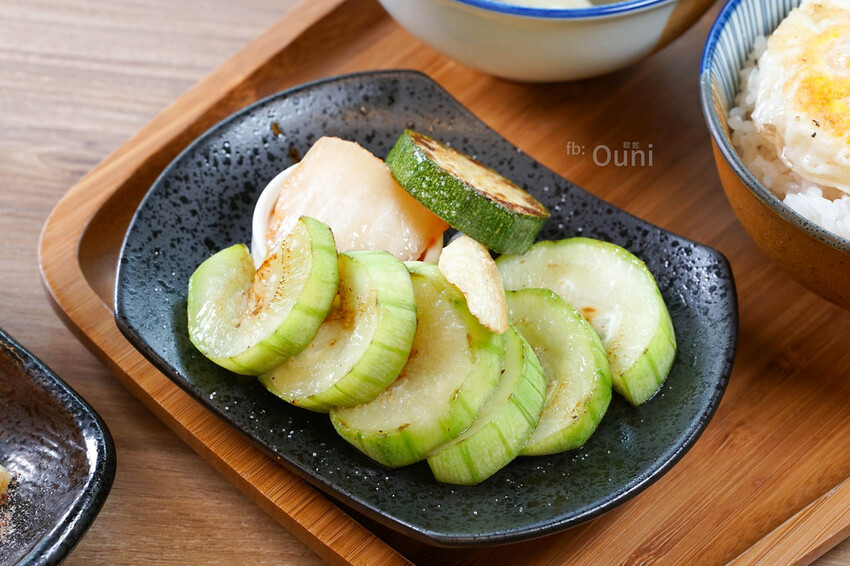 阿飛Brunch│台中早午餐推薦。繽紛觀葉植物躍然牆上，綠意相伴享受美食慢慢吃