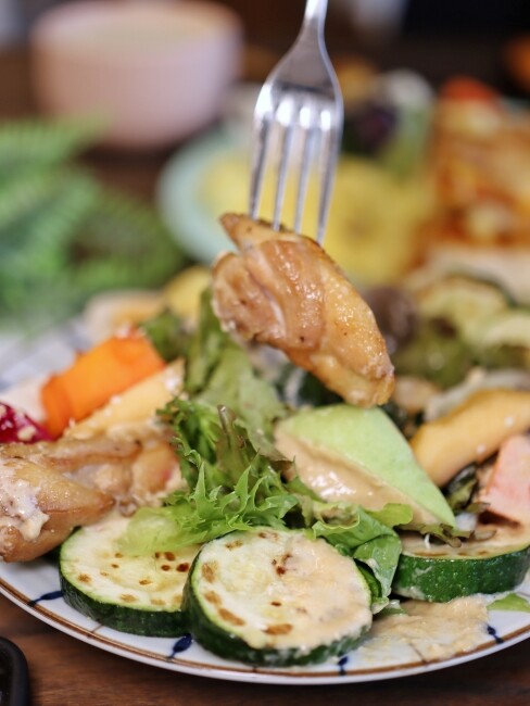 【台中食記】二訪森林系巷弄人氣早午餐『阿飛Brunch』鄰近火車站優良食材份量大,還是寵物友善喔!