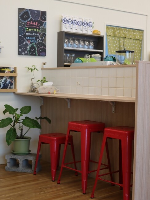 【台中食記】二訪森林系巷弄人氣早午餐『阿飛Brunch』鄰近火車站優良食材份量大,還是寵物友善喔!