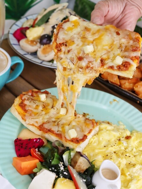 【台中食記】二訪森林系巷弄人氣早午餐『阿飛Brunch』鄰近火車站優良食材份量大,還是寵物友善喔!