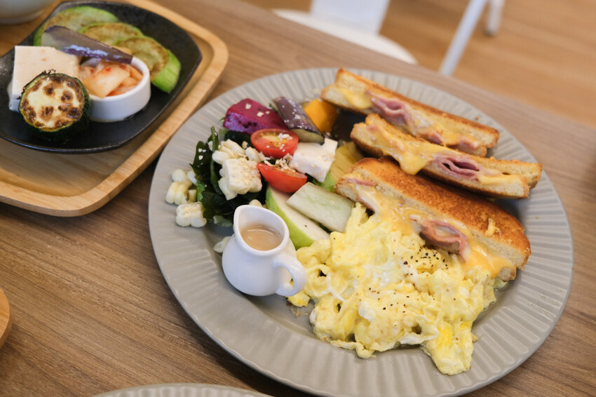 阿飛Brunch|植物系早午餐店,嚴選食材的溫馨寵物友善餐廳,近台中火車站