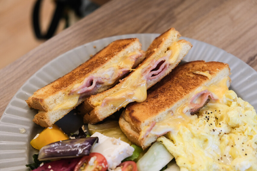 阿飛Brunch|植物系早午餐店,嚴選食材的溫馨寵物友善餐廳,近台中火車站