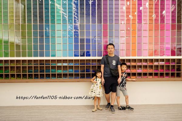 桃園龍潭【雄獅文具 想像力製造所】 #DIY手作 #創玩空間 #無拘束創意空間 #繽紛漸層色彩牆 #色彩漸層筆 #室內景點 #IG打卡景點  (27).JPG