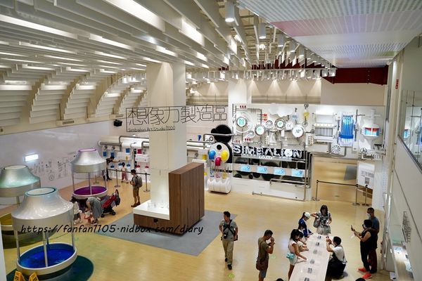 桃園龍潭【雄獅文具 想像力製造所】 #DIY手作 #創玩空間 #無拘束創意空間 #繽紛漸層色彩牆 #色彩漸層筆 #室內景點 #IG打卡景點  (18).JPG