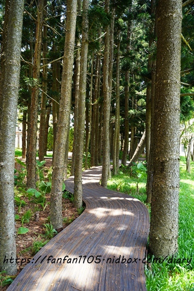 桃園龍潭【雄獅文具 想像力製造所】 #DIY手作 #創玩空間 #無拘束創意空間 #繽紛漸層色彩牆 #色彩漸層筆 #室內景點 #IG打卡景點  (6).JPG