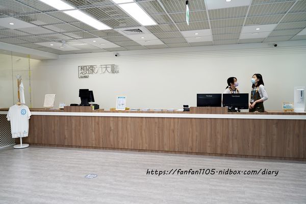 桃園龍潭【雄獅文具 想像力製造所】 #DIY手作 #創玩空間 #無拘束創意空間 #繽紛漸層色彩牆 #色彩漸層筆 #室內景點 #IG打卡景點  (9).JPG