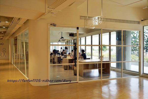 桃園龍潭【雄獅文具 想像力製造所】 #DIY手作 #創玩空間 #無拘束創意空間 #繽紛漸層色彩牆 #色彩漸層筆 #室內景點 #IG打卡景點  (19).JPG