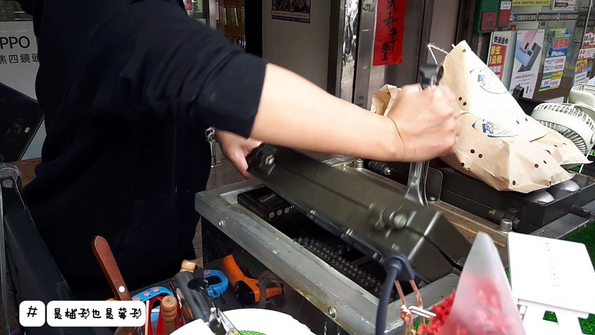 銅板美食!大人小孩都愛純手工雞蛋糕來了哦!餵我吃,純鮮奶!堅持不加一滴水!好吃又紮實的口感~連狗狗都可以吃哦!